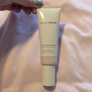 Laura Mercier Tinted Moisturizer. Natural Skin Perfector. SPF 30. 0N1 Petal.
